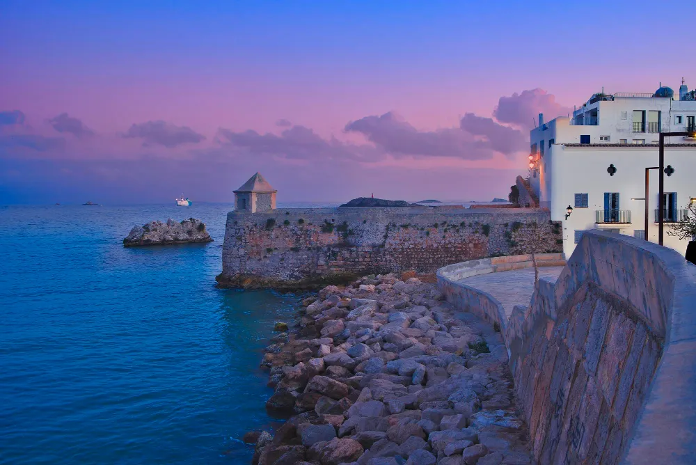 Viajes San Paio - La hora azul en el rompeolas del puerto de Ibiza